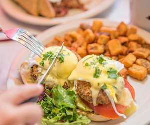 crab cake benedict